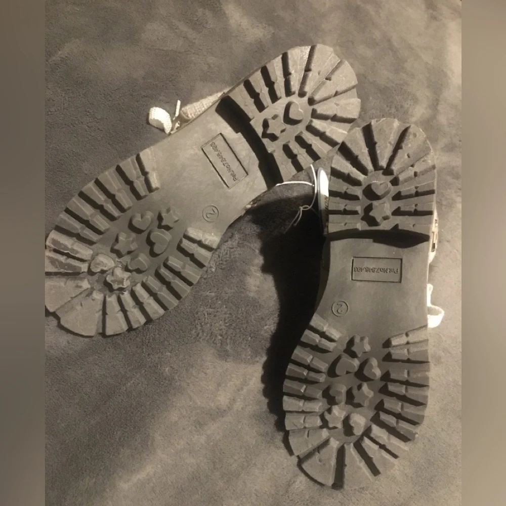 Gray Girls cute boots. NWT size 3. - Picture 5 of 5
